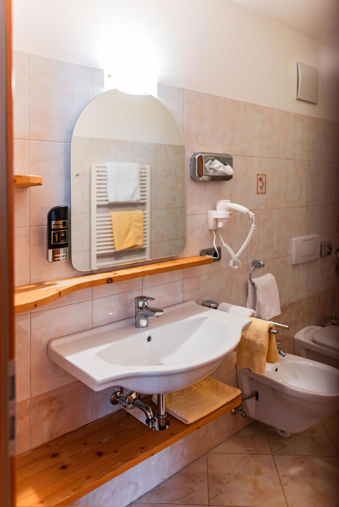 Hotel Ultnerhof Santa Gertrude المظهر الخارجي الصورة